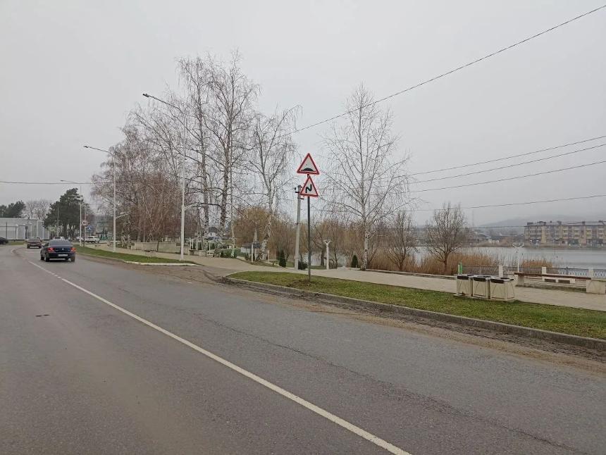 Сотрудники ЦРЭС в ночное время обработали дороги от наледи