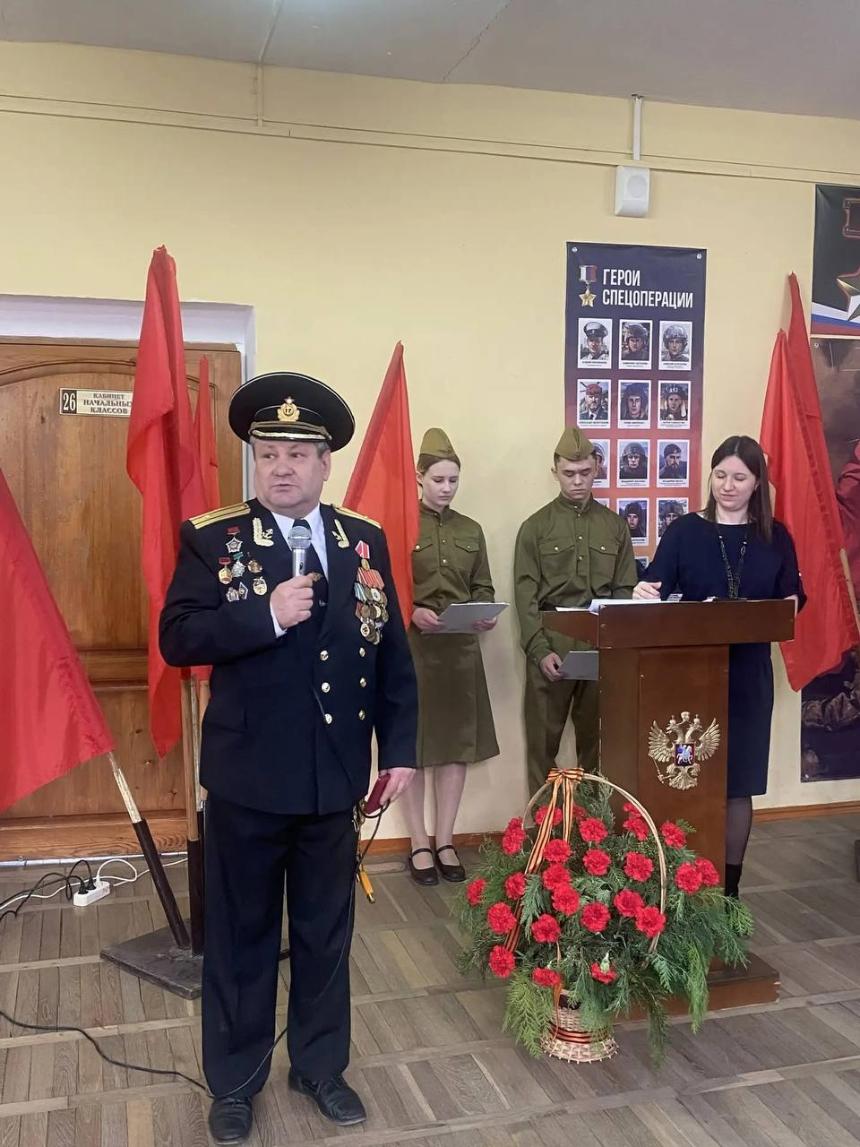 Учащиеся школы №1 встретились с героями, которые живут рядом.