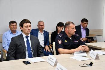 Заместитель председателя Совета г. Горячий Ключ Николай Николаевич Кильганкин принял участие в совещании по антитеррористической защищенности и противопожарной безопасности