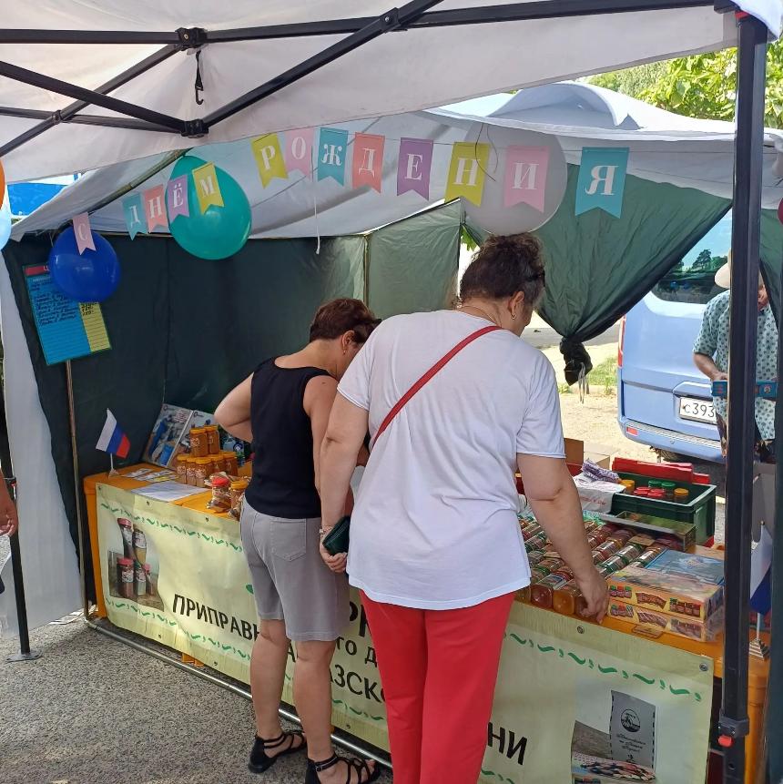 С любовью к родному городу: продавцы поздравили горожан скидками и подарками