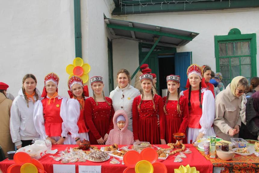 В Свято-Троицком храме Горячего Ключа прошёл кулинарный фестиваль, приуроченный к празднику Сретения Господня и Дню православной молодёжи.