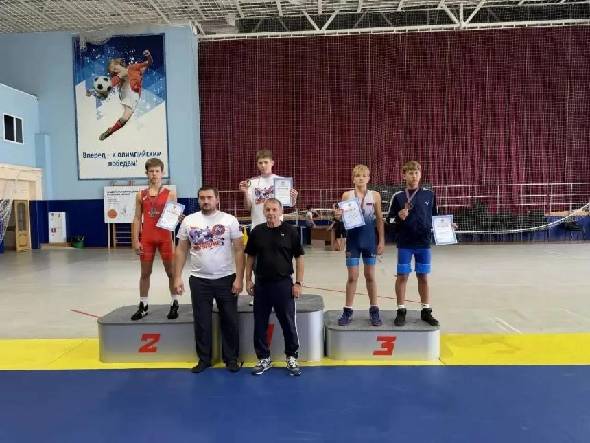 Два призовых места на краевом первенстве по вольной борьбе