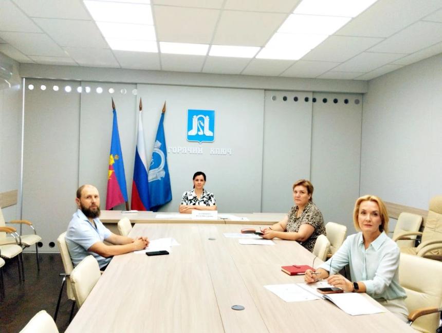 Итоги диспансеризации, развитие ЖКХ и поддержка семей: в Краснодаре прошло заседание краевой трехсторонней комиссии