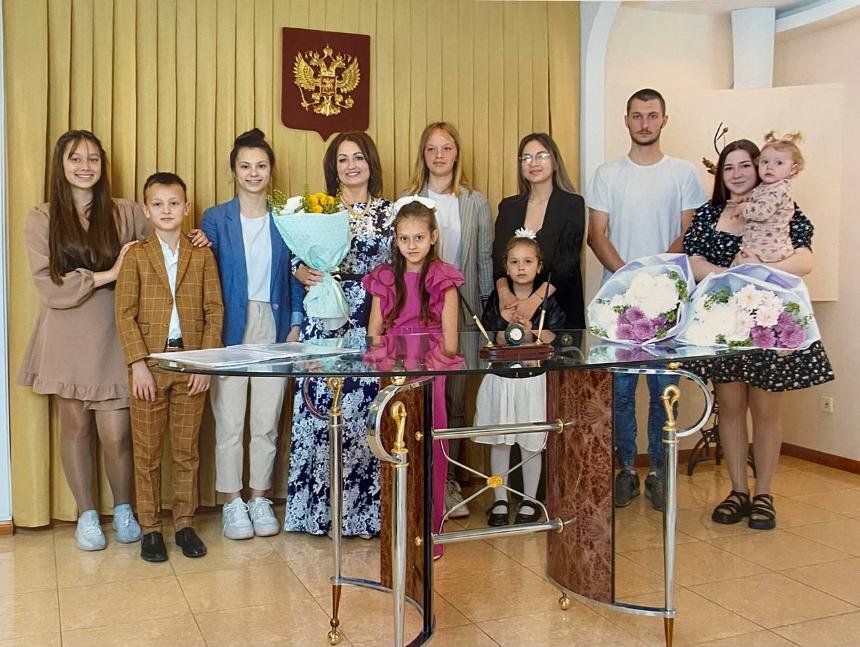 В преддверии Дня матери мы хотим поделиться историей, которая согревает, как тёплый свет в окне.