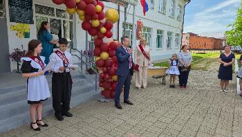 Депутат Совета г. Горячий Ключ Александр Владимирович Коробка принял участие в торжественной линейке школы № 12 станицы Мартанской.