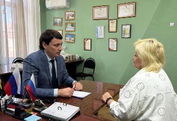 В станице Саратовской заместитель председателя Николай Николаевич Кильганкин провел личный прием граждан