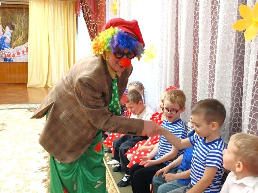 В преддверии 8 Марта в детском саду №5 прошли тёплые и радостные праздничные утренники.