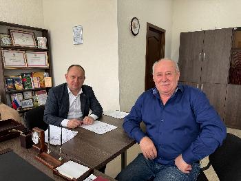 Депутат Совета по 7-му избирательному округу Костин Роман Сергеевич провел сегодня прием  граждан на территории города.