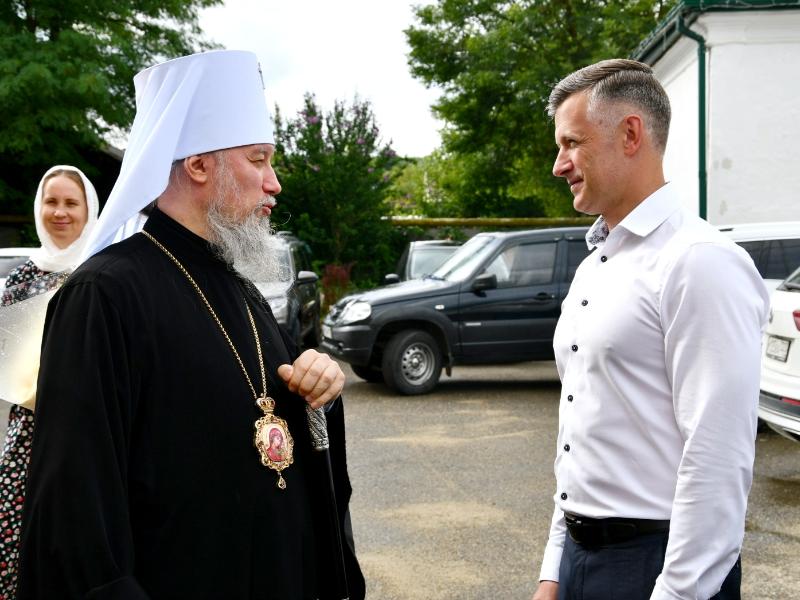 Сегодня Горячий Ключ с архипастырским визитом посетил митрополит Екатеринодарский и Кубанский Василий