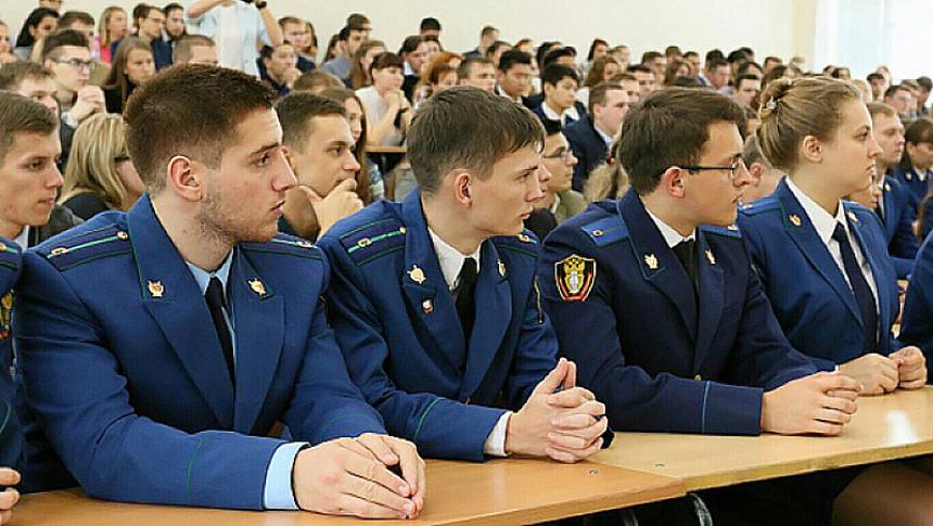 Старшеклассников приглашают на целевое обучение в юридические вузы прокуратуры!