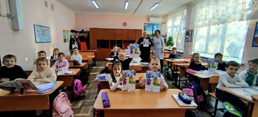 Автоинспектор провела профилактическую беседу по дорожной безопасности с учащимися школы № 1