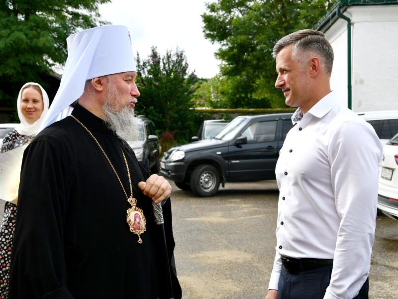 Сегодня Горячий Ключ с архипастырским визитом посетил митрополит Екатеринодарский и Кубанский Василий