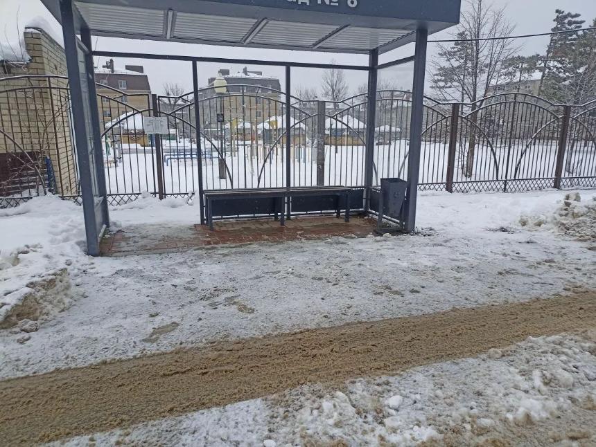 Дорожные службы продолжают обработку и расчистку городских улиц