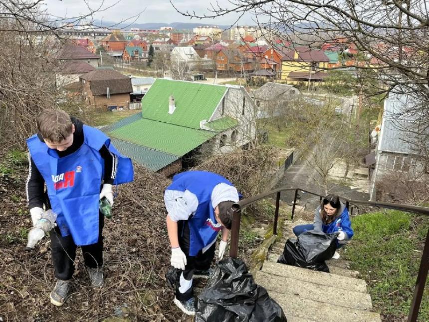 Глава Горячего Ключа Сергей Белопольский принял участие в общегородском субботнике