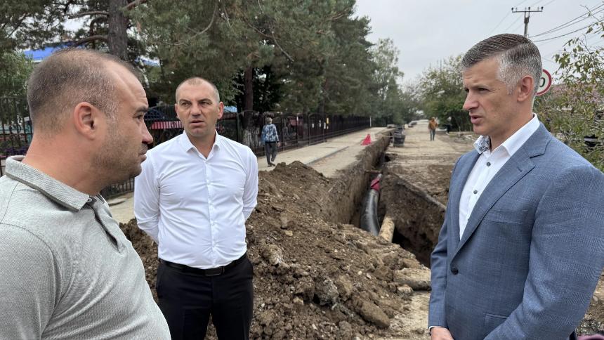 Глава Горячего Ключа проверил ход капитального ремонта двух водоводов