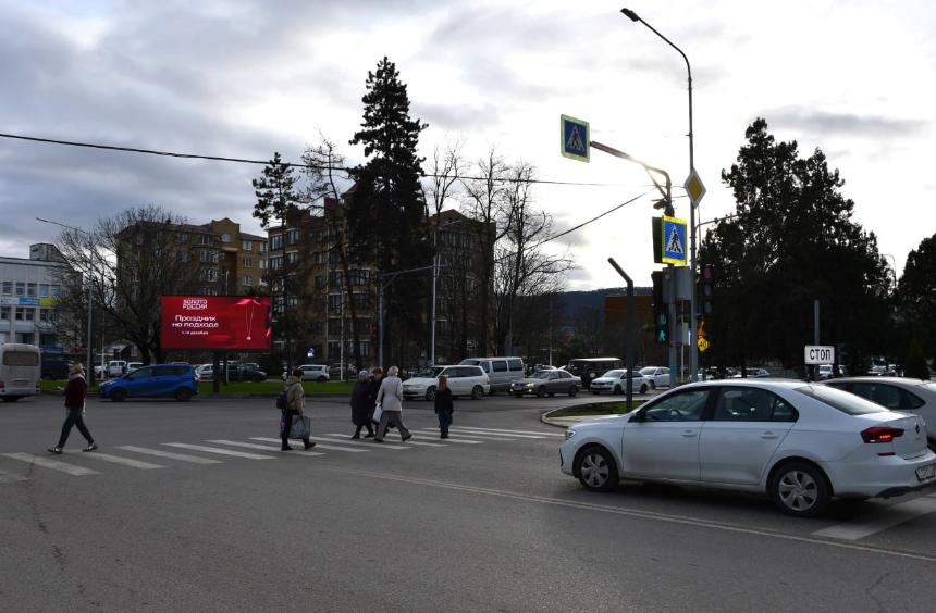 Центральный светофорный объект на пересечении улиц Ленина и Революции возобновил работу во второй половине дня.