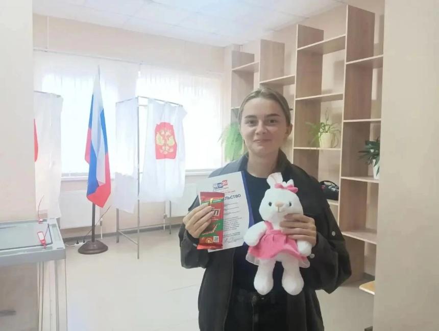 В дни выборов волонтёры помогали на избирательных участках