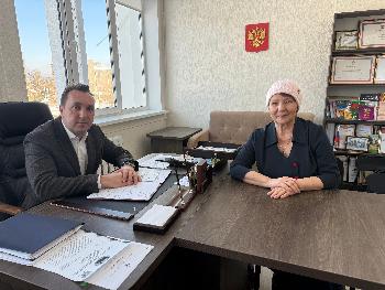 Председатель Совета Д.Ю. Фоминых сегодня встретился с представителем жителей домов по улицам Бабушкина и Ленина