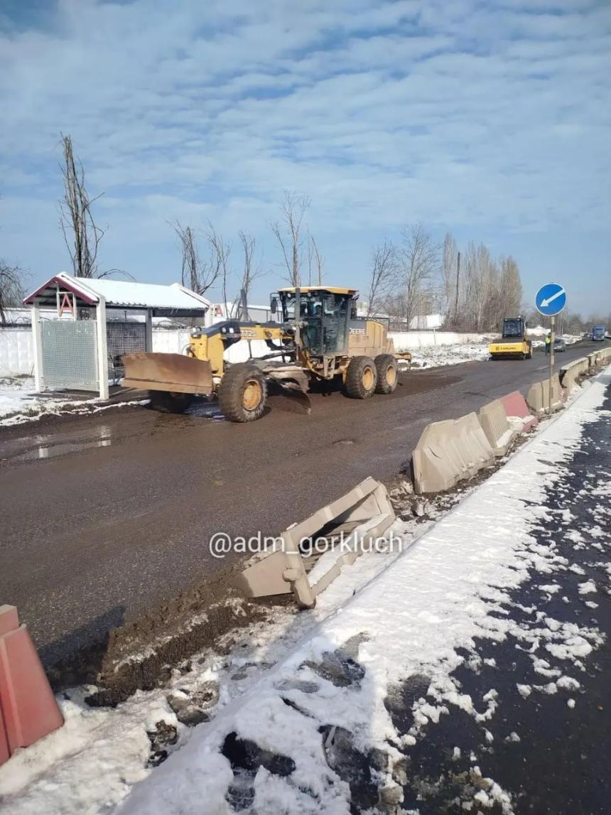Министерство транспорта Краснодарского края организовало ремонт временной дороги по ул. Ярославского.
