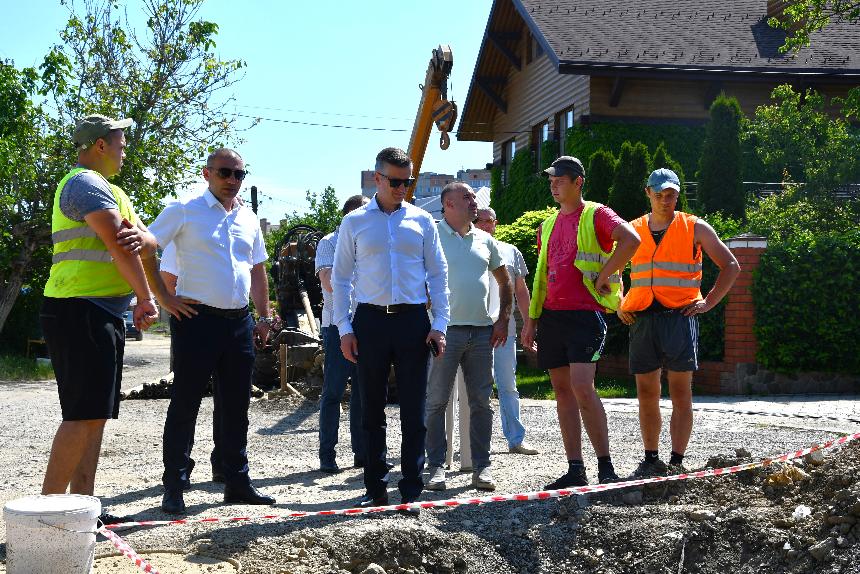 Сергей Белопольский проверил ход работ на объектах газо- и водоснабжения