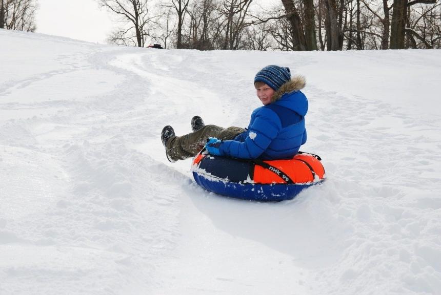 Завершается январь, и дети всё ещё много времени проводят на улице - важно напомнить им о безопасности в зимний период