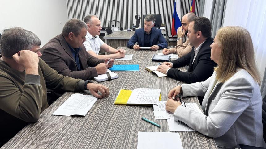 Глава Горячего Ключа Сергей Белопольский провел рабочее совещание с руководством ООО «Мир Энергосервис». 