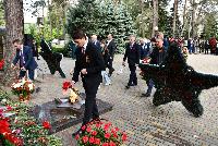 9 мая у мемориала "Вечный огонь" почтили минутой молчания память павших в годы Великой Отечественной войны