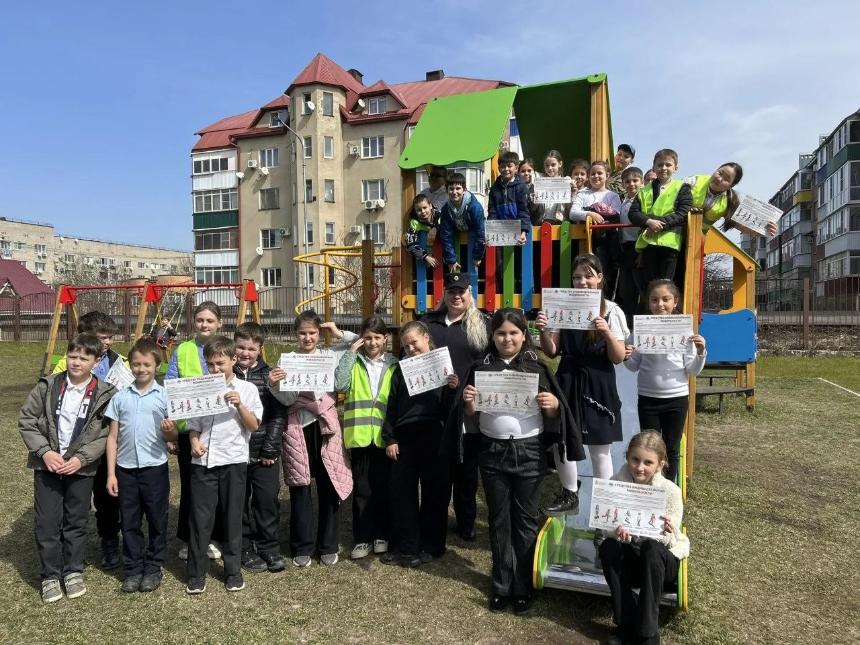 В Горячем Ключе детям рассказали, как избежать «дорожных ловушек» во дворах