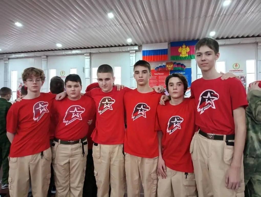 В преддверии Дня защитника Отечества наши юнармейцы приняли участие в краевых военно-спортивных соревнованиях "Служить России суждено тебе и мне" в Славянск-на-Кубани.