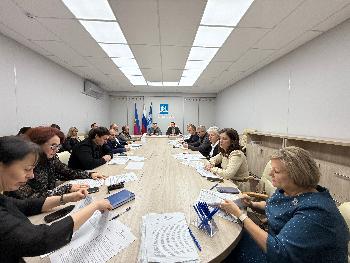  Сегодня состоялись заседания пяти постоянных комиссий Совета. Депутаты Совета совместно с авторами проектов решений, коллегами из администрации обсудили вопросы, вынесенные на очередную сессию Совета, которая состоится 27 февраля 2026 года.