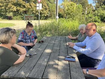 Сегодня в поселке Октябрьский, Кутаисского сельского округа депутат Совета Костин Роман Сергеевич провел плановый по графику прием граждан по личным вопросам.