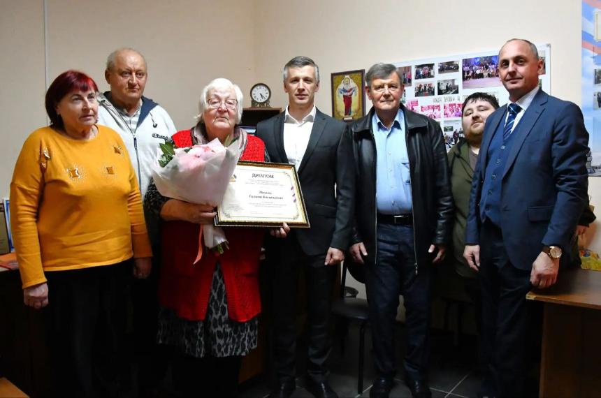 Накануне глава Горячего Ключа Сергей Белопольский лично поздравил Галину Васильевну Мамай с победой в краевом конкурсе