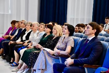 В торжественной обстановке лучшим выпускникам школ Горячего Ключа вручили медали «За особые успехи в учении» 