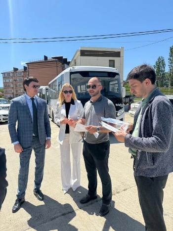 Заместитель председателя Совета г. Горячий Ключ Николай Николаевич Кильганкин совместно с сотрудниками администрации города и представителями госавтоинспекции Горячего Ключа